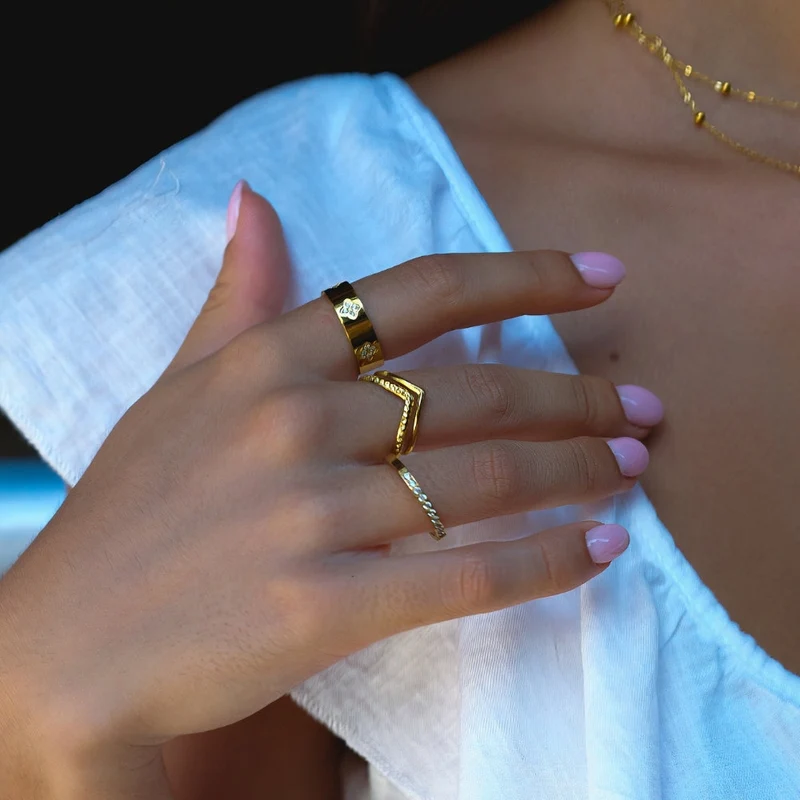 Lucky Bloom Crystal Band Ring