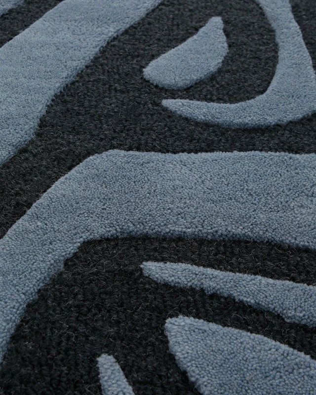 Wilde Linie in Rauchblau - Handtuft Wolle 160 x 230 cm