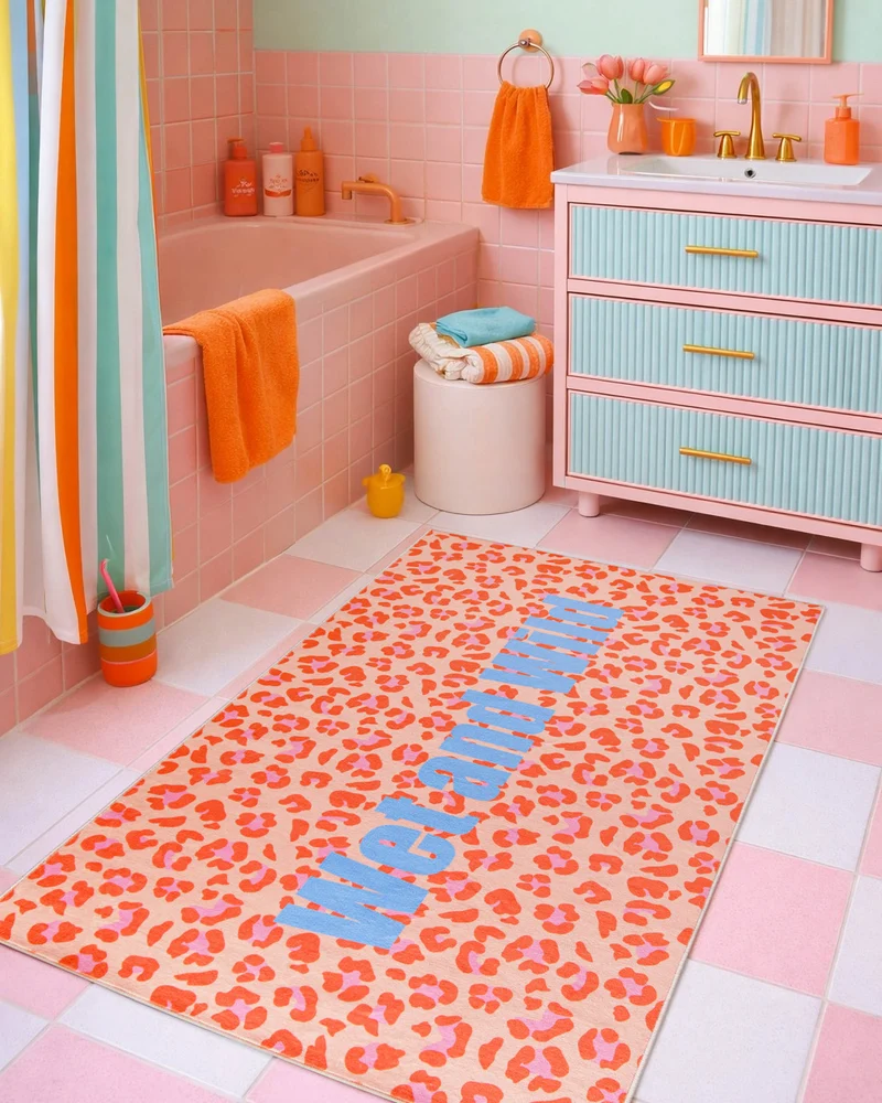 Badteppich mit buntem Leo Print "WetAndWild" WECONhome