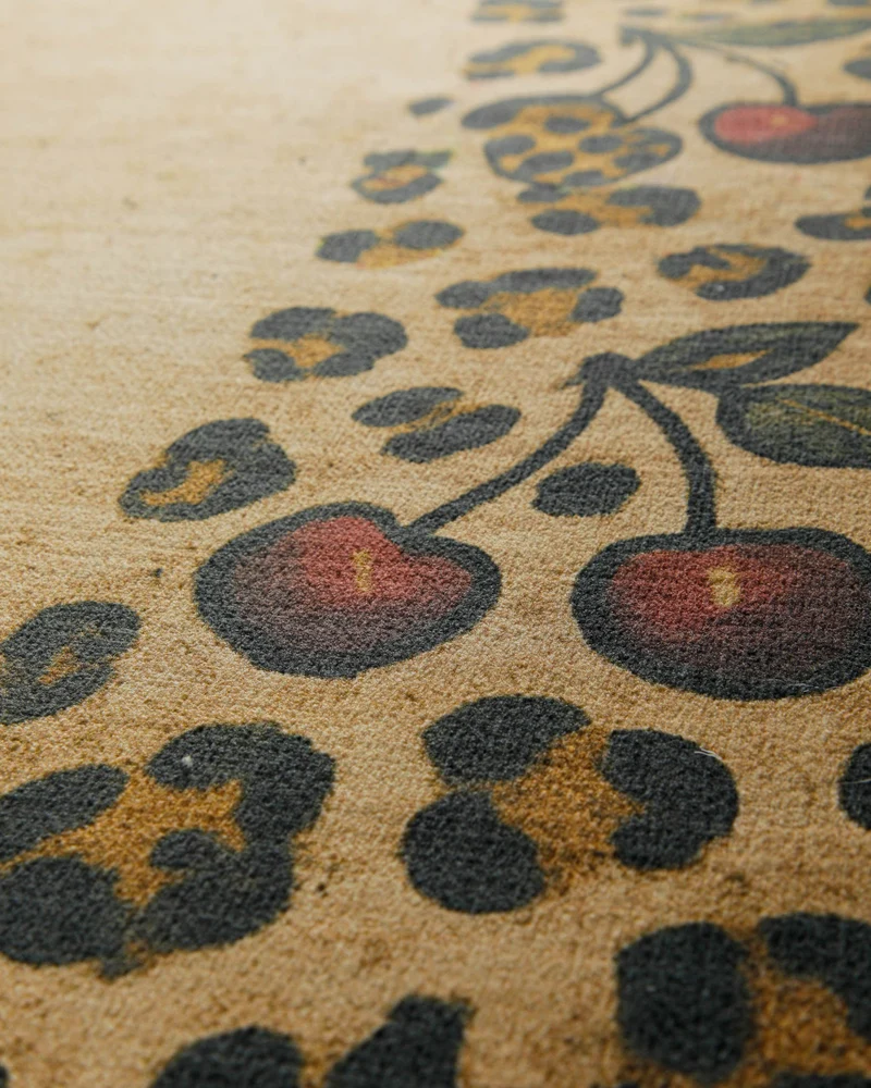 Badteppich Sand Gelb mit Vintage Animal Print "Catwalk" WECONhome