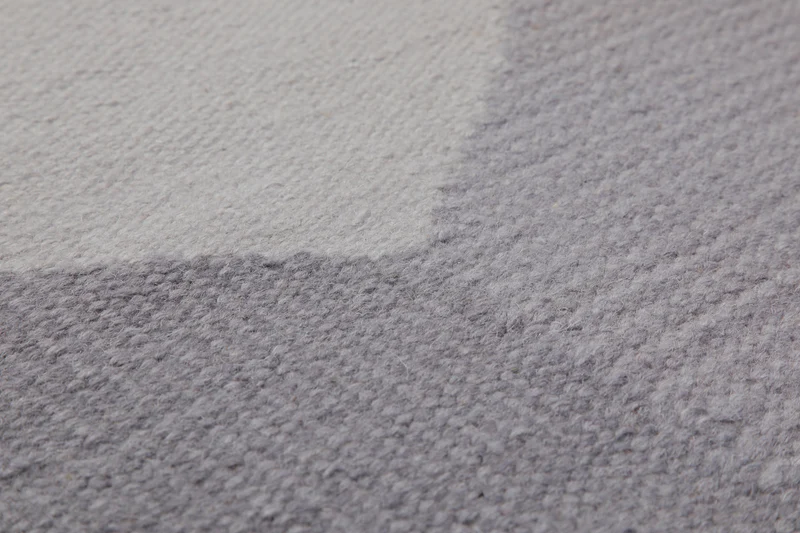 160x230 Teppich Wohnzimmer Grafische Würfel in Grau – Skandi-Handwebteppich mit Tiefenwirkung