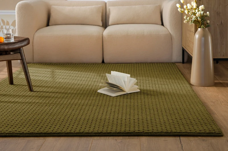 Kurzflor Teppich aus Schurwolle Oliv Grün "Castello THREE" WECONhome