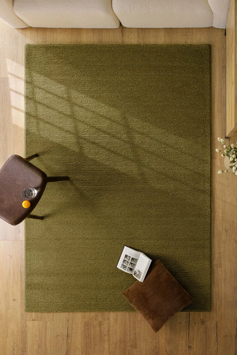 Kurzflor Teppich aus Schurwolle Oliv Grün "Castello ONE" WECONhome