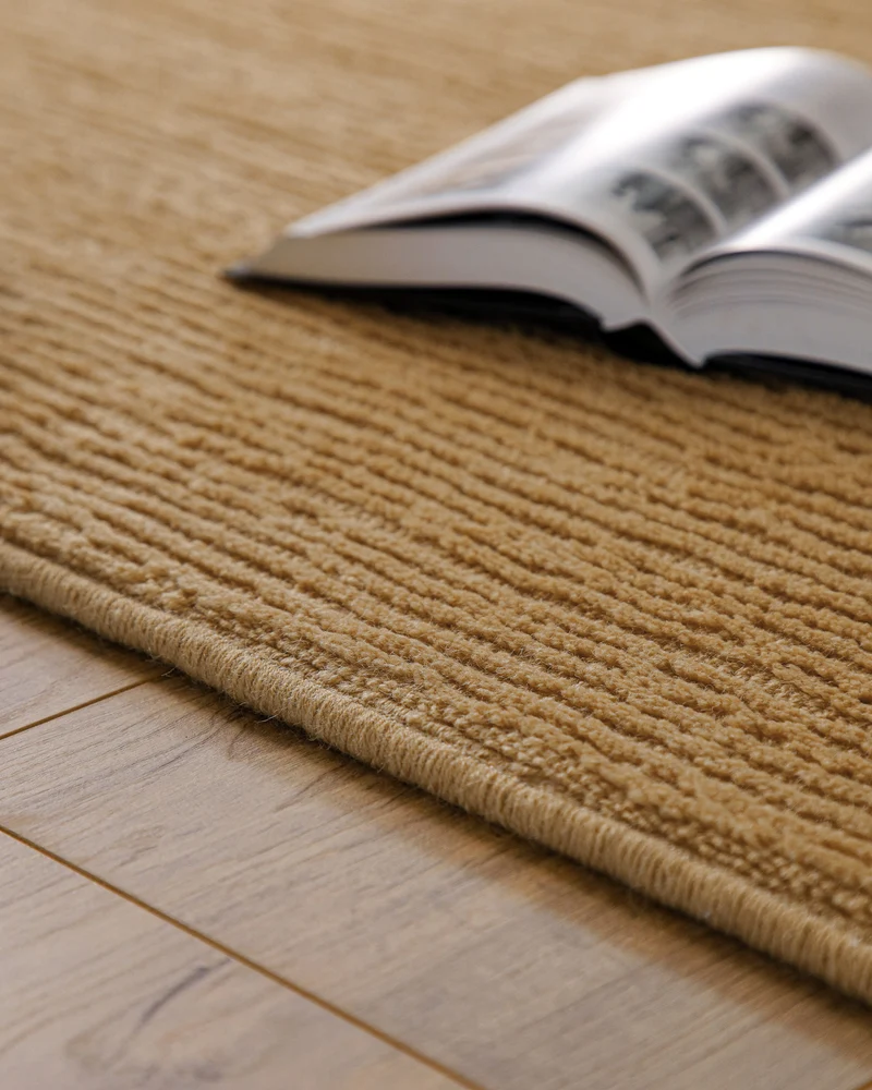 Kurzflor Teppich aus Schurwolle Karamell "Castello ONE" WECONhome