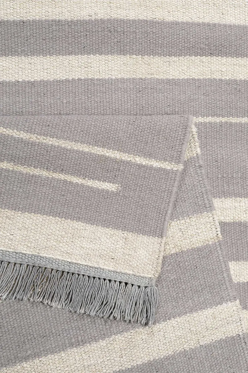 Kelim Teppich Grau Beige aus Naturfasern "Skid Marks" WECONhome