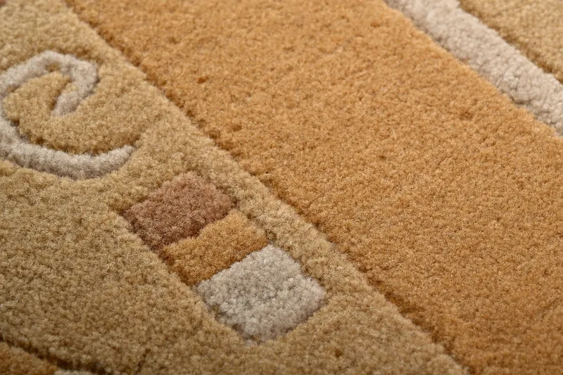 Handgeknüpfter tibetischer Teppich in einem warmen beige mit Retro Bordüre – Neuwertig