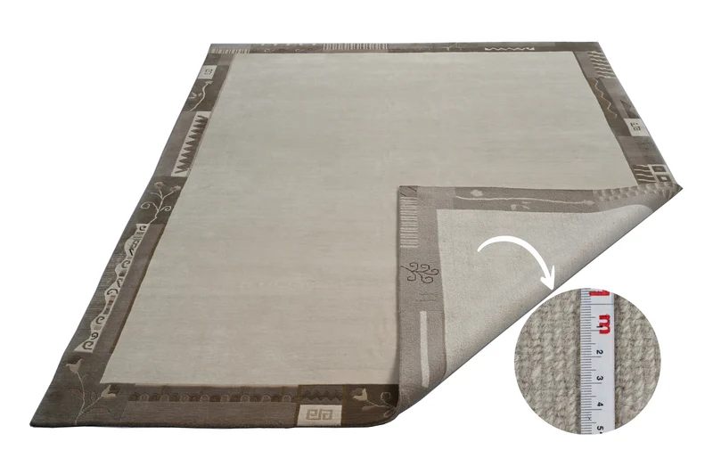 Handgeknüpfter Tibet Teppich in beige mit Retro Bordüre – Neuwertig