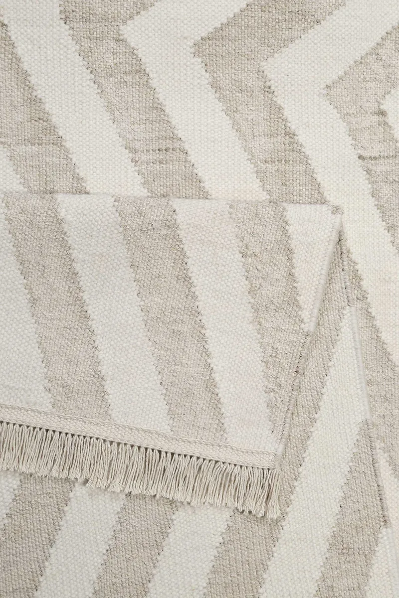 Kelim Teppich Beige aus Naturfasern "Edgy Corners" WECONhome