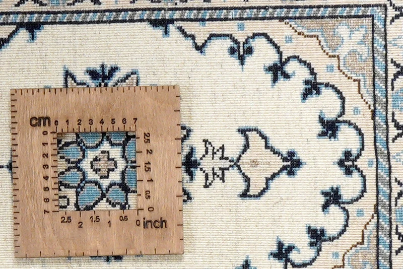 Nain 12La · Handgeknüpft – Beige, 63x39 cm