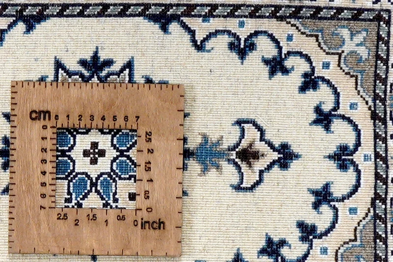 Nain 12La · Handgeknüpft – Beige, 61x39 cm