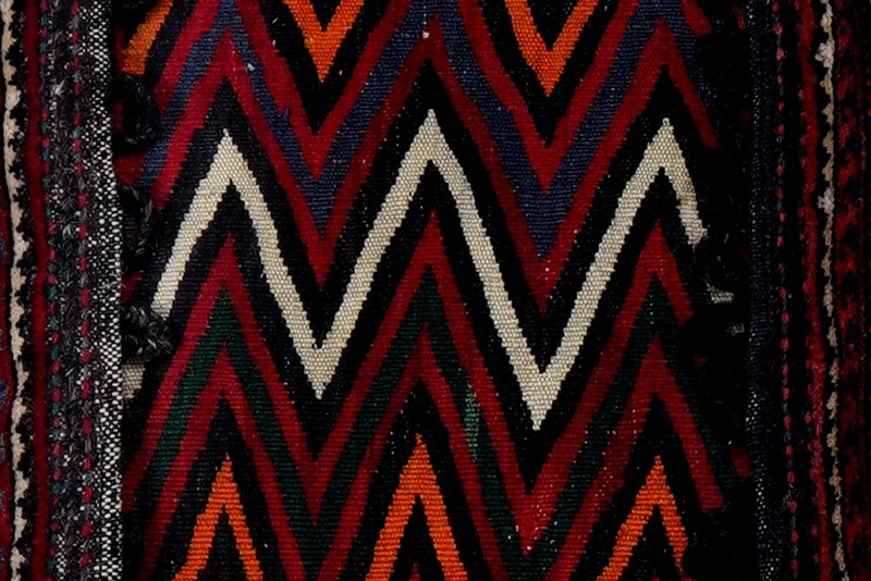 Khorjin · Handgefertigt – Rot, 74x40 cm